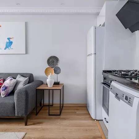 Newly Built In Sisli • Fast Wifi • Elevator