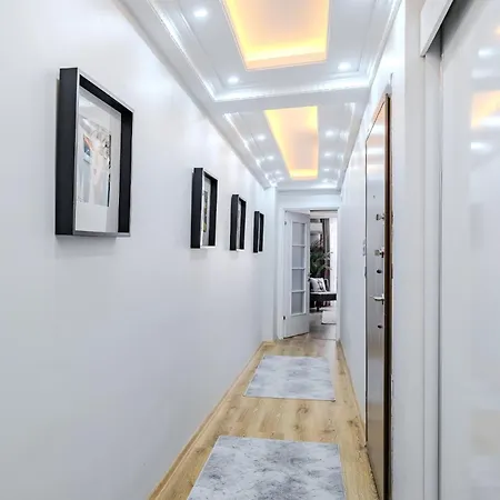 Newly Built In Sisli • Fast Wifi • Elevator * イスタンブール
